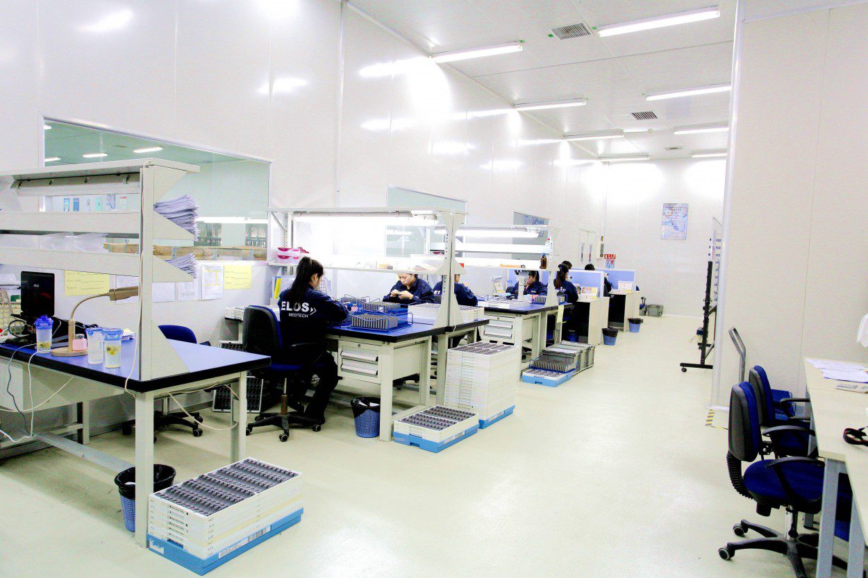 الفحوصات الطبية التي يجب أن توفرها الشركة المعتمدة